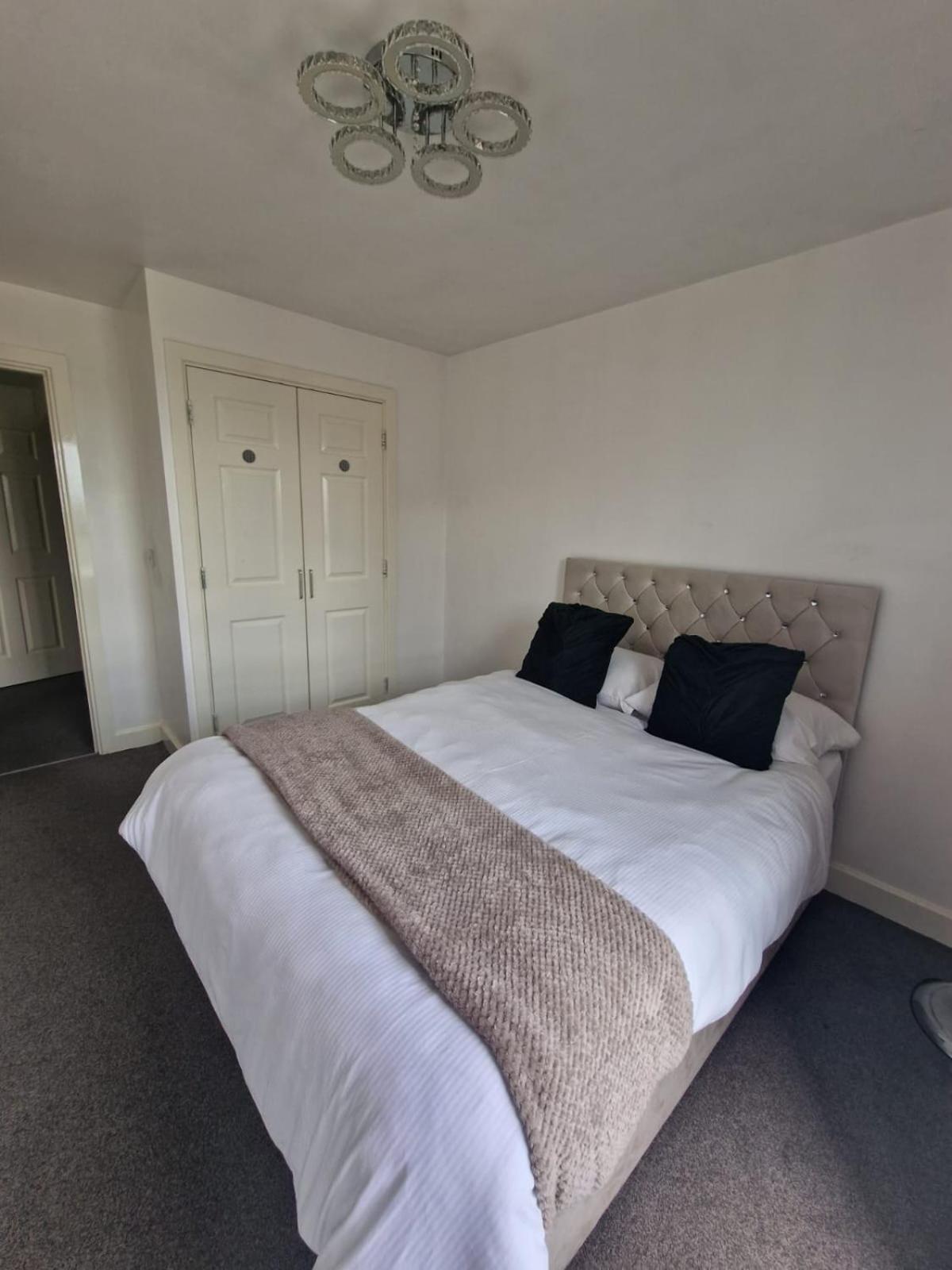 Sim Luxury Apartments Londen Buitenkant foto